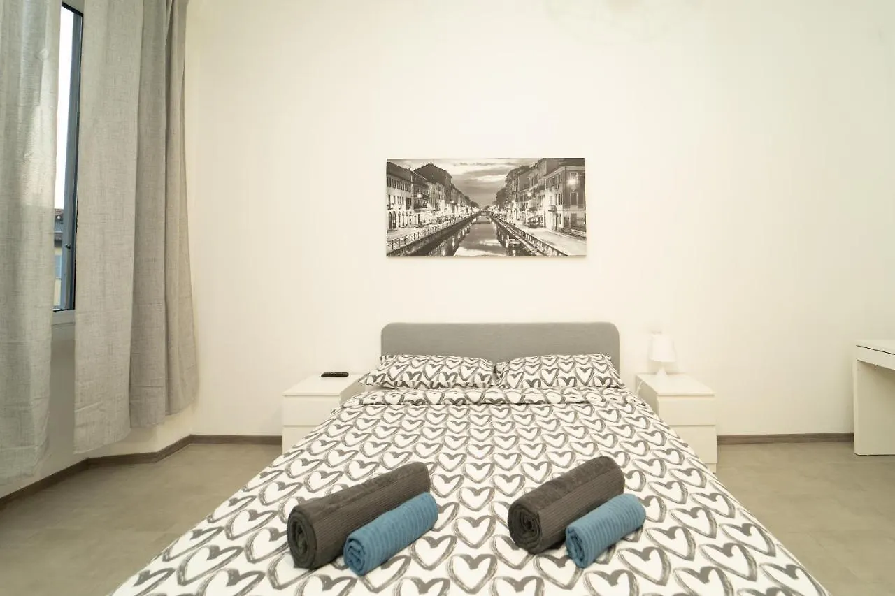 Luxury Apartment Front Navigli Milan 0*,